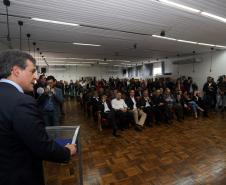 O governador Beto Richa autorizou a prefeitura de Foz do Iguaçu a iniciar os trâmites para a contratação, junto ao Governo do Estado, de financiamentos de R$ 18,6 milhões para investimentos. O município tem projetos para pavimentação de estradas rurais e recapeamento de vias urbanas