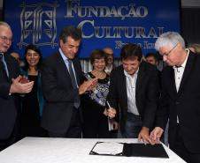 O governador Beto Richa autorizou a prefeitura de Foz do Iguaçu a iniciar os trâmites para a contratação, junto ao Governo do Estado, de financiamentos de R$ 18,6 milhões para investimentos. O município tem projetos para pavimentação de estradas rurais e recapeamento de vias urbanas