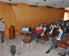 Colaboradores da Fomento Paraná assistiram nesta quinta-feira (29) a uma palestra com Marcos Giovanella, especialista em uso de dados para produção de conteúdo de marcas em redes sociais. O evento é uma parceria da regional local da Associação dos Dirigentes de Vendas e Marketing do Brasil (ADVB-PR) com a universidade corporativa UniFomento. 