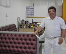 Com 35 anos de profissão, Valdeci trabalhou por mais de duas décadas no mesmo ponto na Vila Yolanda, em Foz do Iguaçu. No início do ano, resolveu mudar para um novo ambiente, na mesma vizinhança. Para reformar o novo local e atender melhor os clientes, contou com apoio da Fomento Paraná. 