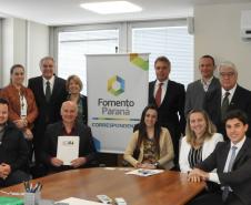Fomento Paraná dá início a operações com Correspondentes em associações comerciais.