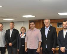 Em Londrina, em encontro com o prefeito Marcelo Belinati, a Fomento Paraná renovou o acordo de cooperação para que o município volte a ter agentes de crédito atuando para oferecer financiamentos de microcrédito para apoiar os pequenos negócios. 