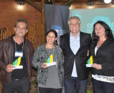 Agentes de crédito que se destacaram no desempenho de suas atividades nos municípios paranaenses foram homenageados com a entrega do Prêmio Fomento Paraná e Sebrae-PR de Microcrédito – 2017. Vencedores da categoria Desenvolvimento Local.