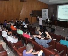 Palestra promovida pela UniFomento com a farmacêutica bioquímica Angela Zanlorenzi, voluntária da Rede Feminina de Combate ao Câncer, abordou a importância da alimentação saudável para prevenção do câncer.