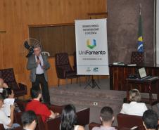 O professor Fernando Pianaro apresentou a palestra "Coaching e Mentoring na Administração Pública" na Fomento Paraná.