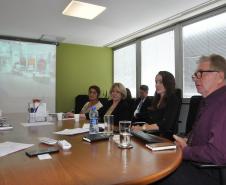 Palestra promovida pela UniFomento com o professor alemão Klaus Rother e Giovanna Zeny, apresentada a diretores, gerentes, assessores e coordenadores da Fomento Paraná. 