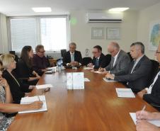 Palestra promovida pela UniFomento com o professor alemão Klaus Rother e Giovanna Zeny, apresentada a diretores, gerentes, assessores e coordenadores da Fomento Paraná. 