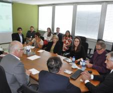 Palestra promovida pela UniFomento com o professor alemão Klaus Rother e Giovanna Zeny, apresentada a diretores, gerentes, assessores e coordenadores da Fomento Paraná. 