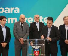 A partir deste mês, trabalhadores parananenses que querem abrir um negócio podem procurar qualquer umas das 216 agências do trabalhador do Paraná para ter acesso ao Microcrédito Fácil, disponibilizado pelo Governo do Estado por meio da Fomento Paraná