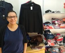 Dora Alice Freitas começou vendendo roupas informalmente, hoje tem uma loja e já contratou quatro financiamentos da Fomento Paraná para ampliar o empreendimento. A nova aposta da comerciante é a moda plus size