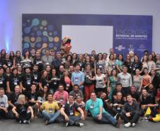 Francisco Beltrão é campeão geral do Prêmio  Fomento Paraná e Sebrae/PR de Microcrédito 2018.
O troféu foi entregue aos agentes de crédito Itacir Rovaris e Luciana Dani e ao secretário de Desenvolvimento Econômico e Tecnológico do município, Inácio Rodrigues Pereira, nesta quarta-feira (31/10), no Encontro Estadual de Agentes de Crédito e Desenvolvimento.