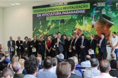 O Governador Carlos Massa Ratinho Júnior e o secretário estadual da Agricultura e Abastecimento, Norberto Ortigara, lançam nesta terça-feira (26), o programa de Desenvolvimento e Revitalização da Viticultura e da Agroindústria Vitícola no Paraná, o Revitis.