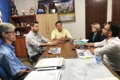 Reunião em Bandeirantes como o prefeito Jaelson Matta.