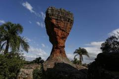 Imagem do parque de Vila Velha com a conhecida formação geológica da taça que ilustra o parque.