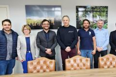 O prefeito de Campina Grande do Sul, Bihl Elerian Zanetti, recepcionou diretores e assessores da Fomento Paraná