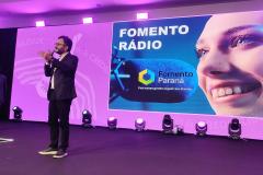 O diretor-presidente da Fomento Paraná, Heraldo Neves, e o gerente de Mercado, Luciano Martins, detalharam as novas condições para financiamento de emissoras de rádio no 26º Congresso Paranaense de Rádio e TV, em Foz do Iguaçu.