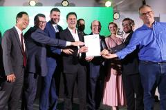 O governador Carlos Massa Ratinho Junior anunciou nesta quarta (11) em Brasília, na reunião de encerramento da Frente Parlamentar da Agropecuária (FPA), a criação do FIAGRO FIDC PARANA I