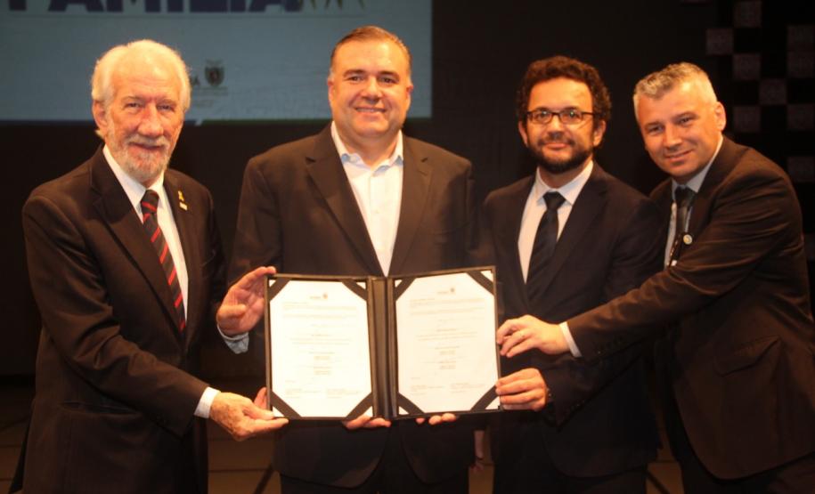 A Secretaria de Justiça, Família e Trabalho (Sejuf) e a Fomento Paraná firmaram um protocolo de intenções nesta quarta, 15, para que o aplicativo móvel aplicativo Paraná Serviços tenha entre as funcionalidades informações sobre linhas de financiamento.