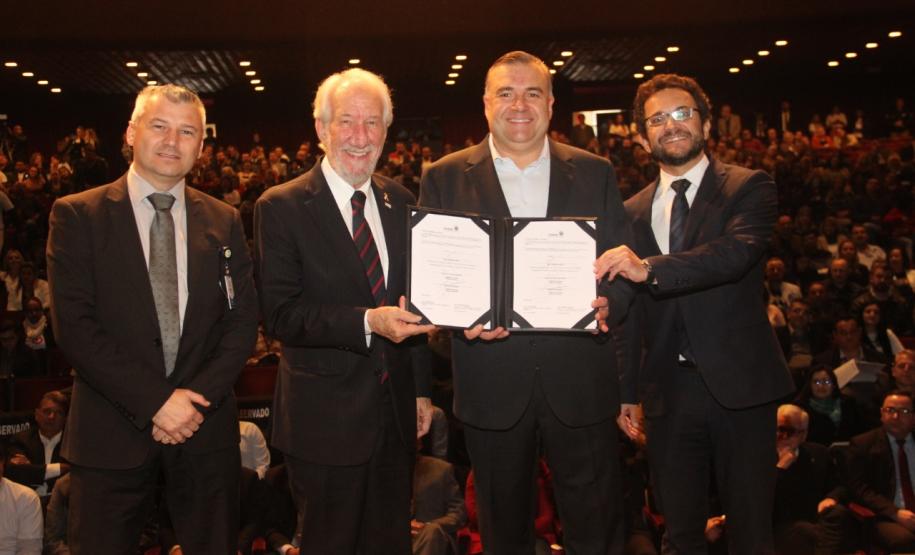 A Secretaria de Justiça, Família e Trabalho (Sejuf) e a Fomento Paraná firmaram um protocolo de intenções nesta quarta, 15, para que o aplicativo móvel aplicativo Paraná Serviços tenha entre as funcionalidades informações sobre linhas de financiamento.