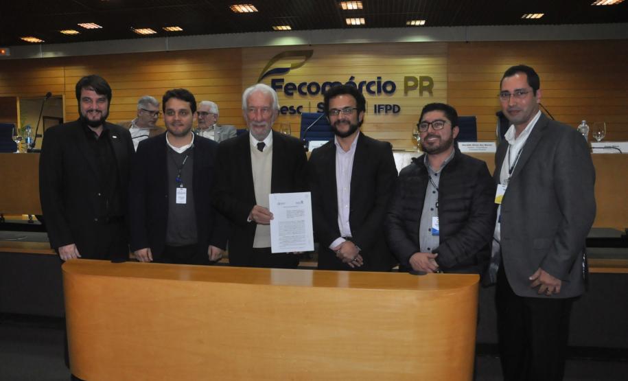 A assinatura do protocolo de intenções aconteceu durante reunião de diretoria da FecomércioPR, nesta sexta, 31
