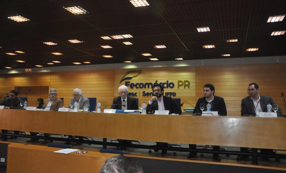 A assinatura do protocolo de intenções aconteceu durante reunião de diretoria da FecomércioPR, nesta sexta, 31
