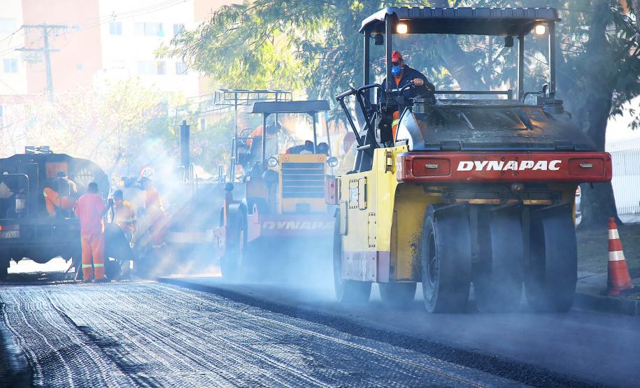 Recape asfáltico em rua de Curitiba