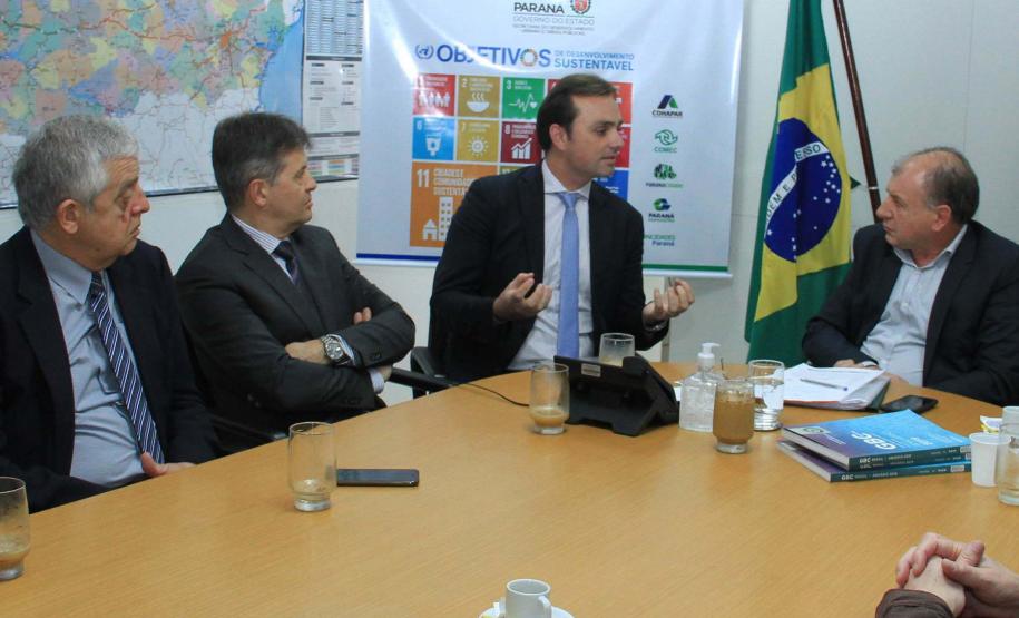 O secretário do Desenvolvimento Urbano e de Obras Pública, João Carlos Ortega, assinou Memorando de Entendimento entre o Paranacidade, o Green Building Council Brasil (GBC BR) e a Fomento Paraná