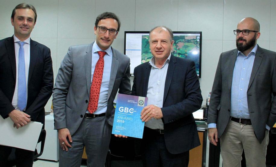 O secretário do Desenvolvimento Urbano e de Obras Pública, João Carlos Ortega, assinou Memorando de Entendimento entre o Paranacidade, o Green Building Council Brasil (GBC BR) e a Fomento Paraná