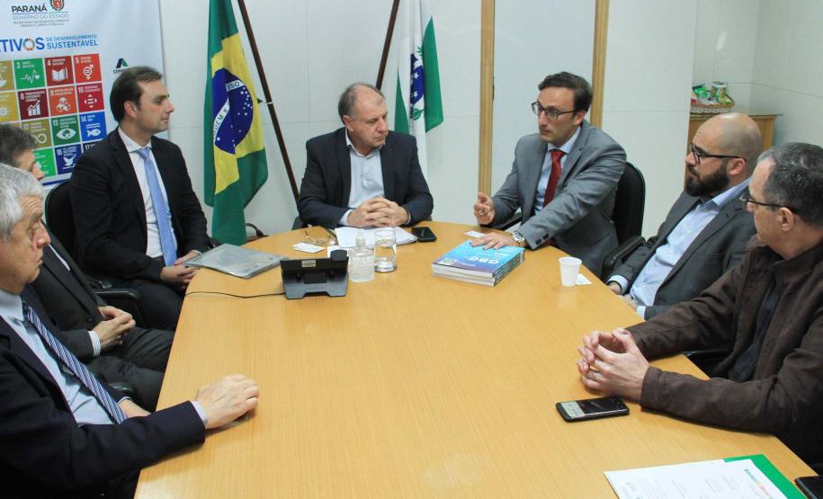 O secretário do Desenvolvimento Urbano e de Obras Pública, João Carlos Ortega, assinou Memorando de Entendimento entre o Paranacidade, o Green Building Council Brasil (GBC BR) e a Fomento Paraná