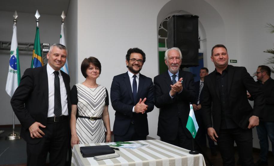 Assinatura do contrato de parceria que credencia a ACIP como Correspondente da Fomento Paraná.