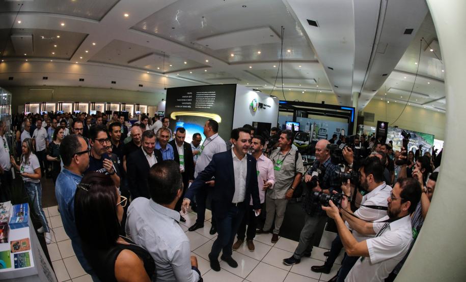 O governador Carlos Massa Ratinho Junior disse nesta quinta-feira (31), na abertura do encontro Governo 5.0, em Foz do Iguaçu, que o planejamento do Estado para os próximos anos será feito a muitas mãos, em parceria com os municípios, e que a inovação, o Novo Pensar e Novo Fazer, deve estar a serviço de todos os paranaenses.