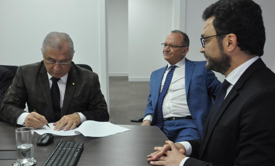 Fomento Paraná empossa novos diretores