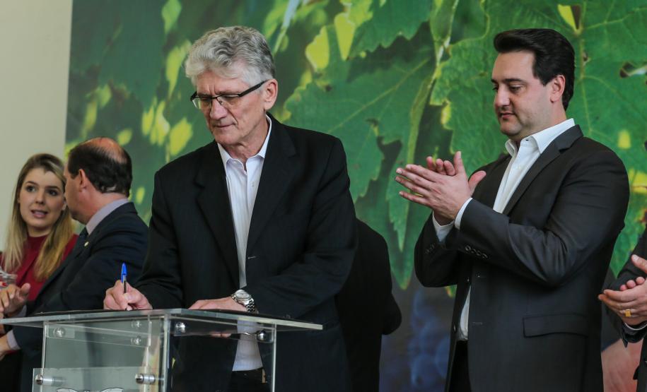 O Governador Carlos Massa Ratinho Júnior e o secretário estadual da Agricultura e Abastecimento, Norberto Ortigara, lançam nesta terça-feira (26), o programa de Desenvolvimento e Revitalização da Viticultura e da Agroindústria Vitícola no Paraná, o Revitis.