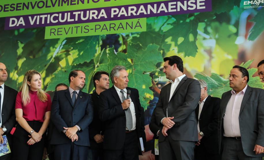 O Governador Carlos Massa Ratinho Júnior e o secretário estadual da Agricultura e Abastecimento, Norberto Ortigara, lançam nesta terça-feira (26), o programa de Desenvolvimento e Revitalização da Viticultura e da Agroindústria Vitícola no Paraná, o Revitis.