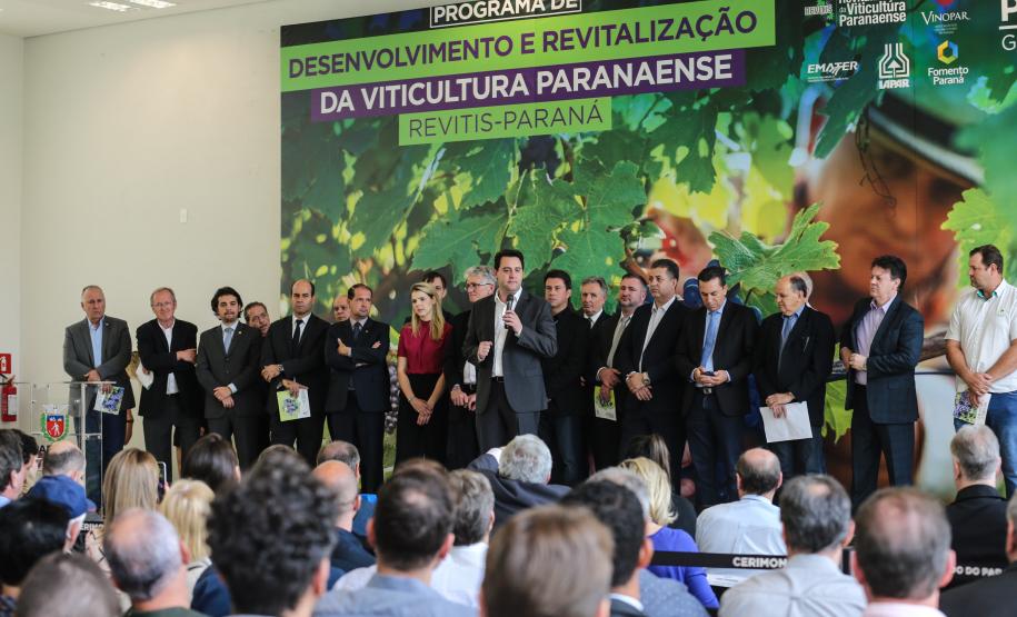 O Governador Carlos Massa Ratinho Júnior e o secretário estadual da Agricultura e Abastecimento, Norberto Ortigara, lançam nesta terça-feira (26), o programa de Desenvolvimento e Revitalização da Viticultura e da Agroindústria Vitícola no Paraná, o Revitis.