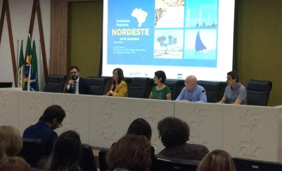 O diretor da ABDE e diretor presidente da Fomento Paraná, Heraldo Alves das Neves, faz a abertura do Seminário de Desenvolvimento da Região Nordeste, em Natal (RN).