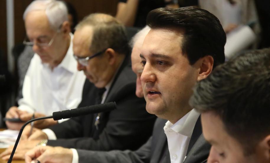 O governador Carlos Massa Ratinho Junior lançou nesta terça, 17, o novo aplicativo da Fomento Paraná para smartphones, que foi apresentado durante a reunião semanal com secretários de Estado, no Palácio Iguaçu.