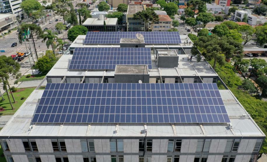 Em projeto pioneiro, Paraná vai instalar painéis solares em 246 prédios públicos. Foto: Alessandro Vieira/AEN