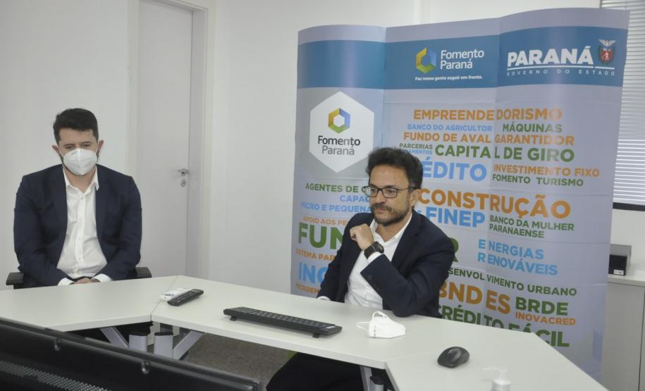 Videoconferência com agentes de crédito sobre campanha de renegociação.