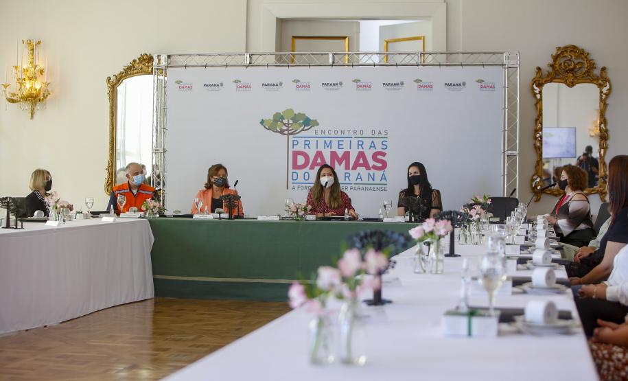 Encontro de primeiras-damas discute ações voltadas às mulheres