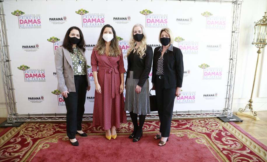 Encontro de primeiras-damas discute ações voltadas às mulheres