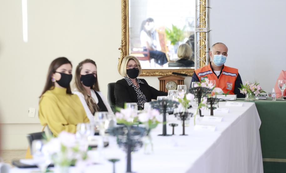 Encontro de primeiras-damas discute ações voltadas às mulheres - Banco da Mulher Paranaense foi destaque no encontro.