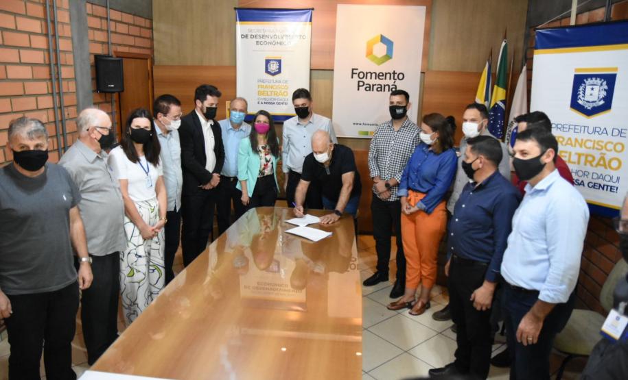 Evento de assinatura de contrato do programa Juro Zero em Francisco Beltrão