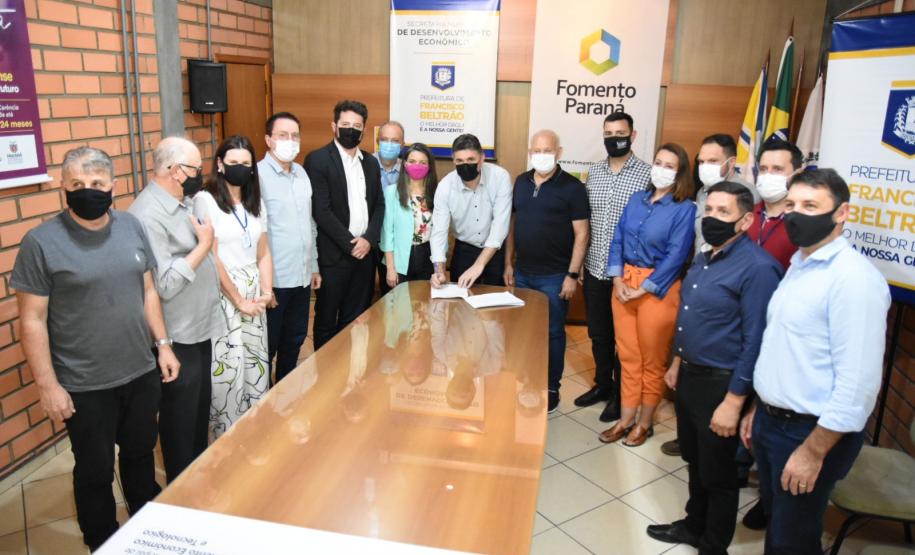 Evento de assinatura de contrato do programa Juro Zero em Francisco Beltrão