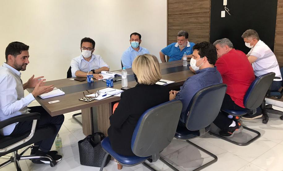 Reunião com o prefeito de Bom Sucesso, Raimundo Almeida Junior, e secretários.