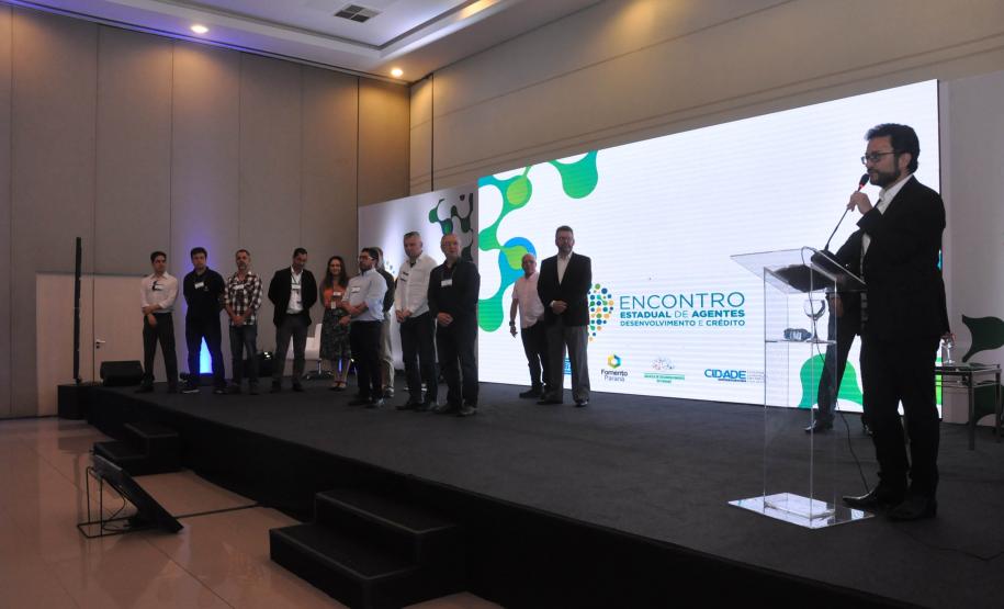Encontro de Agentes de Crédito em Foz do Iguaçu. Heralod Neves, presidente da Fomento Paraná fala na abertura do encontro em auditório lotado com mais de 300 pessoas.