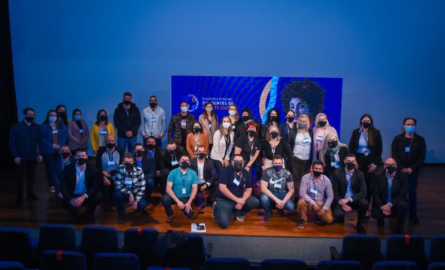 Encontro de agentes de crédito em Curitiba.