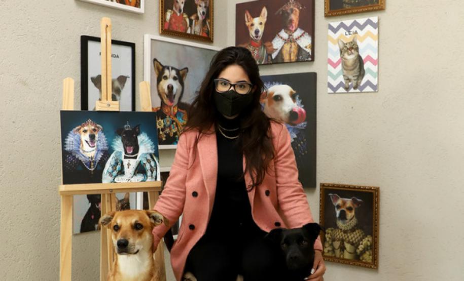 A empreendedora Giovanna Sabatke, que criou uma marca de produtos para animais de estimação.