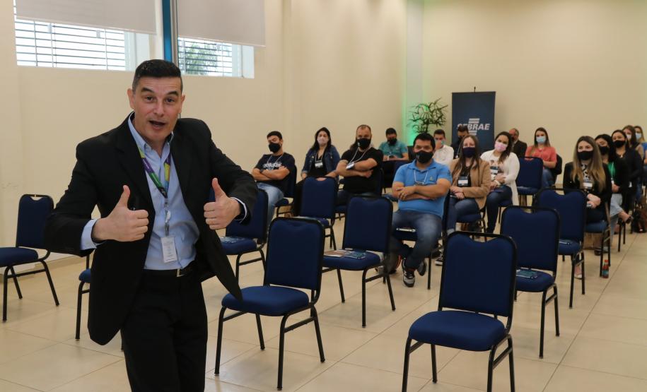 Encontro Regional de Agentes em Ponta Grossa. Amberson Silva, coordenador do Sebrae.