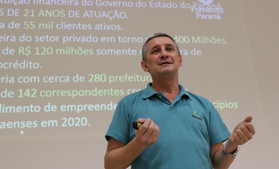 Encontro Regional de Agentes em Ponta Grossa. Moacir Cardoso, coordenador de Atendimento ao Cliente da Fomento Paraná.